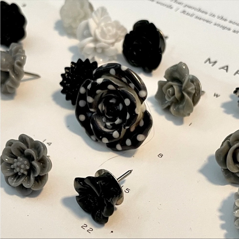 Classic Colors Floral Push Pins